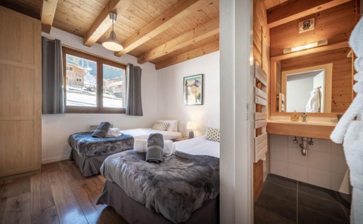 Chalet 14, Morzine, En-Suite Twin Room